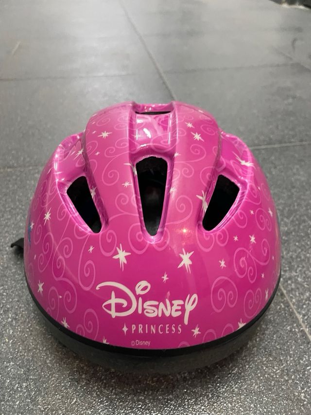 Casco y protecciones bici niña princesas Disney