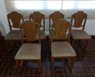 Sillas rústicas de castaño.