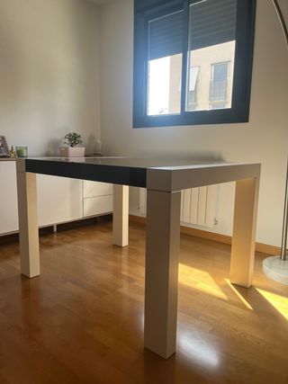 Mesa madera maciza blanca y metacrilato extensible
