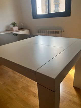 Mesa madera maciza blanca y metacrilato extensible