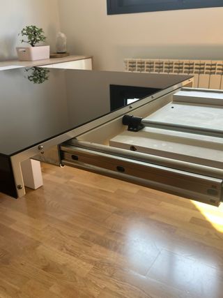 Mesa madera maciza blanca y metacrilato extensible