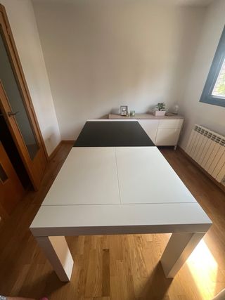 Mesa madera maciza blanca y metacrilato extensible
