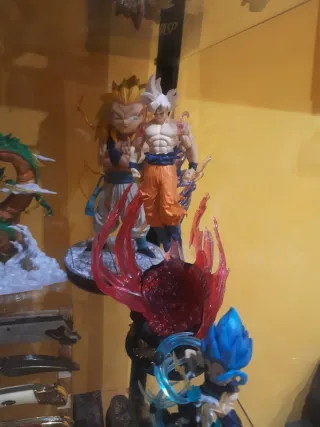 Statua Goku Super Saiyan God SS