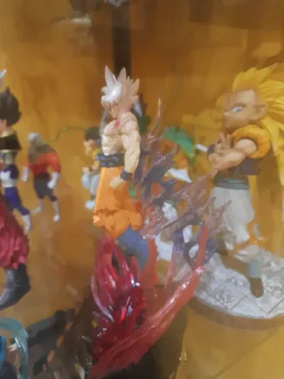 Statua Goku Super Saiyan God SS