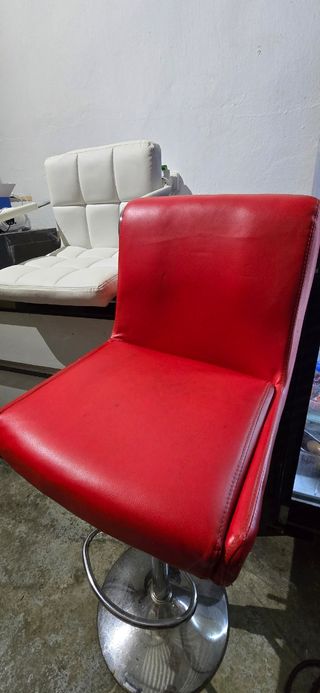 Sgabello alto girevole