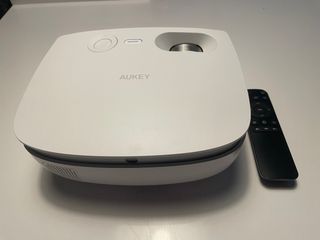 Proyector LED 720p blanco AUKEY