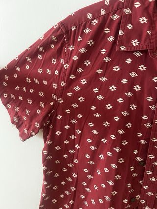 Camisa roja estampada talla S