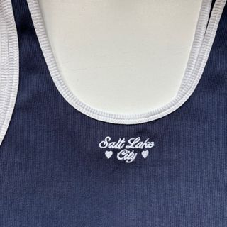 Top tirantes azul marino