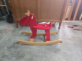 Caballito mecedora reno rojo