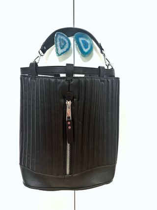 Bolso- mochila negra de Zara