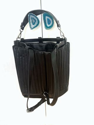 Bolso- mochila negra de Zara