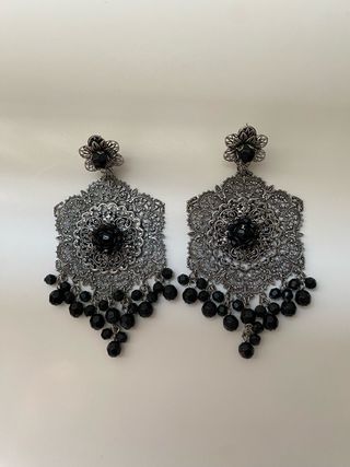 Pendientes largos negros plateados
