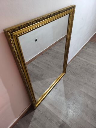 Espejo dorado antiguo