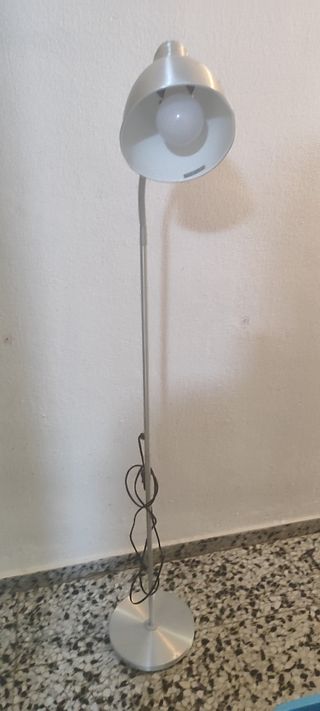 Lampara de pie metalica - plata