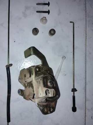 Cerradura puerta derecha Seat Marbella