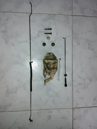 Cerradura puerta derecha Seat Marbella