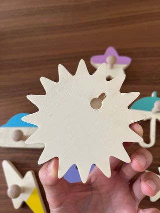 Percha o colgador infantil de madera - 8 piezas