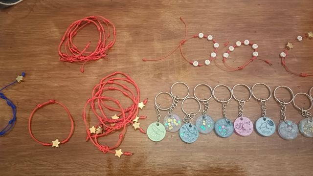 Pulseras y llaveros artesanales