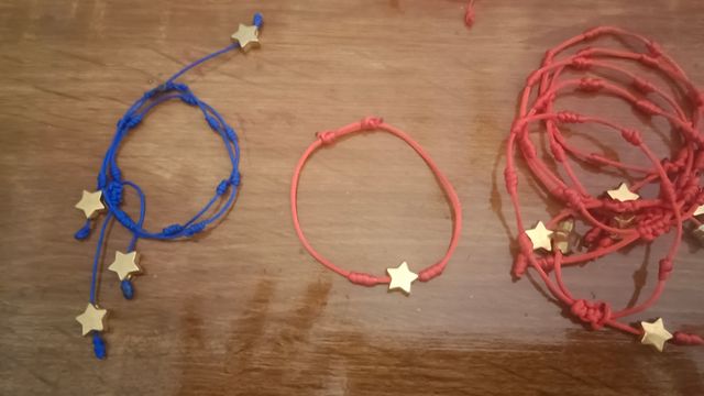 Pulseras y llaveros artesanales