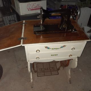 Máquina de coser Singer antigua