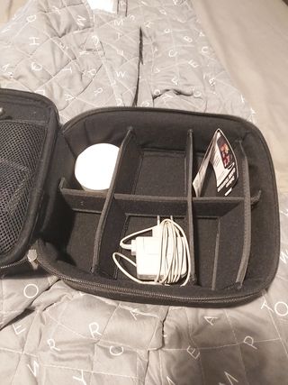 Nintendo 3DS XL blanca, fundas, juegos y cargador