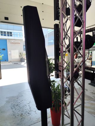 EQUIPO DE SONIDO AUTOAMPLIFICADO