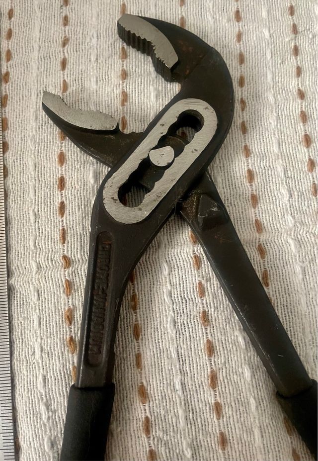 Alicates de pico de loro