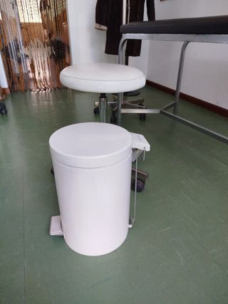 Taburete blanco + papelera