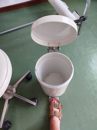 Taburete blanco + papelera