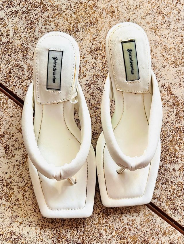 Sandalias Stradivarius blancas tacón