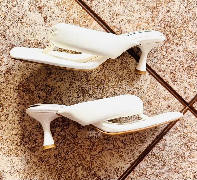 Sandalias Stradivarius blancas tacón