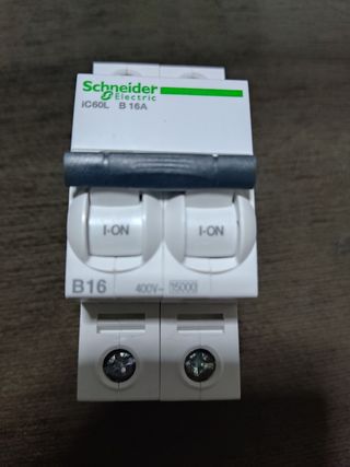 Interruptor Schneider Electric IC60L B16A 2P