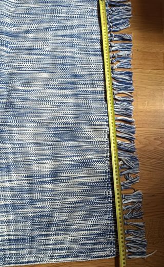 Alfombra IKEA LAPPLJUNG azul y blanca