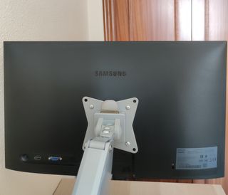 Monitor Samsung 22" Full HD.