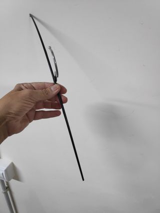 Percha negra antideslizante.