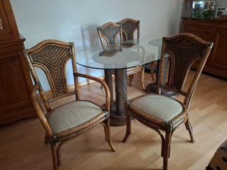 Juego de 4  sillas de comedor mimbre.