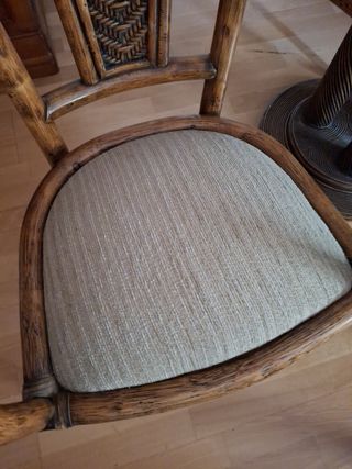 Juego de 4  sillas de comedor mimbre.