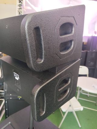 EQUIPO DE SONIDO AUTOAMPLIFICADO