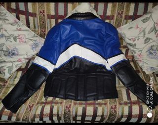 Cazadora cuero moto retro