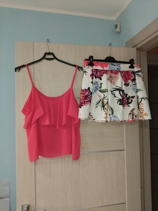 Top fucsia& gonna floreale