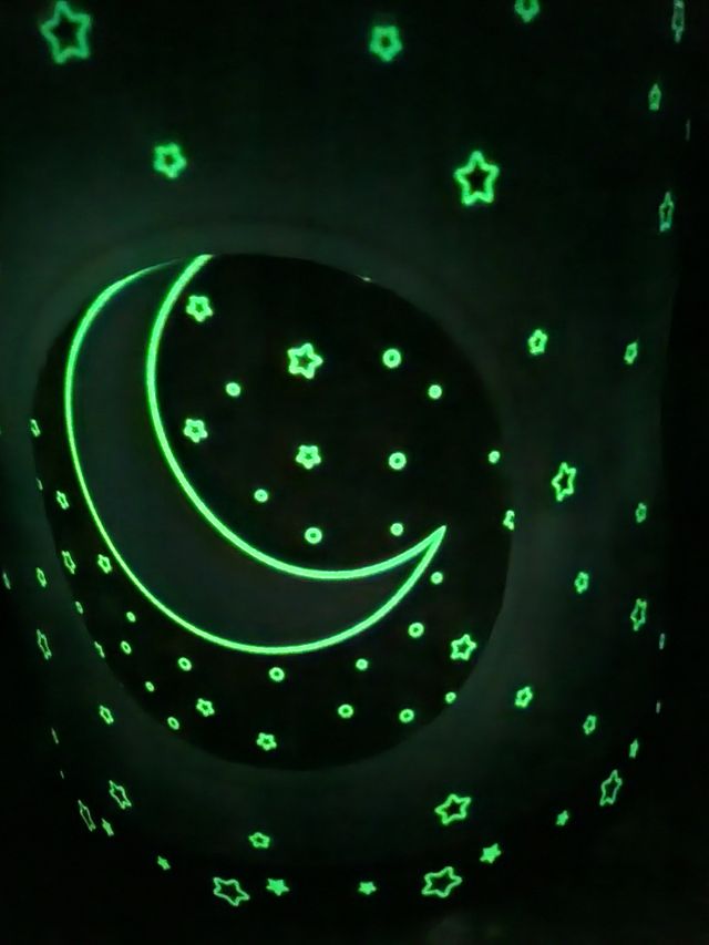 Lámpara infantil giratoria. Brilla en la oscuridad