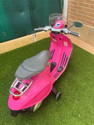 Vespa eléctrica infantil rosa