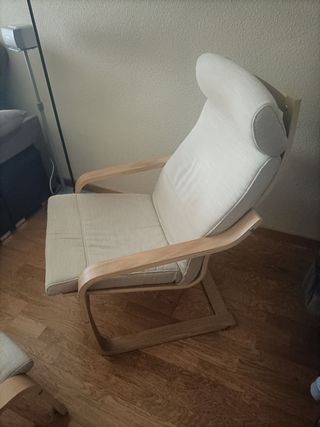 Sillón de Ikea beige con reposapiés. Desenfundable