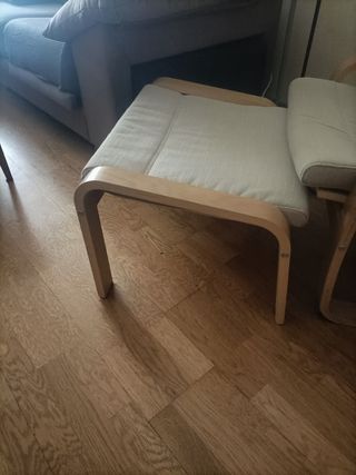 Sillón de Ikea beige con reposapiés. Desenfundable