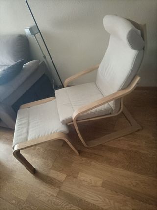 Sillón de Ikea beige con reposapiés. Desenfundable