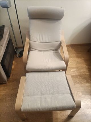 Sillón de Ikea beige con reposapiés. Desenfundable