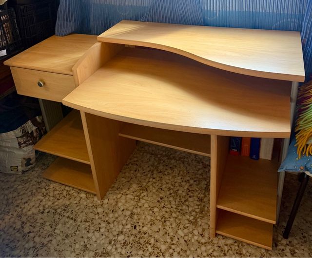 Escritorio de madera