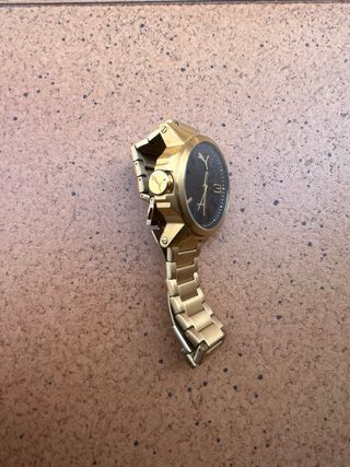 Reloj Puma dorado