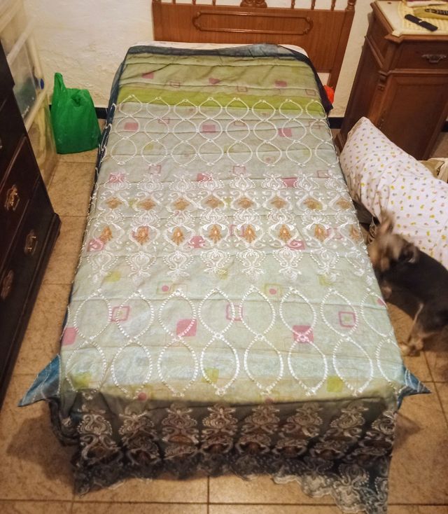 UNA CORTINA ESTILO NORUEGO 2.40 LARGO X 1.32 ANCHO