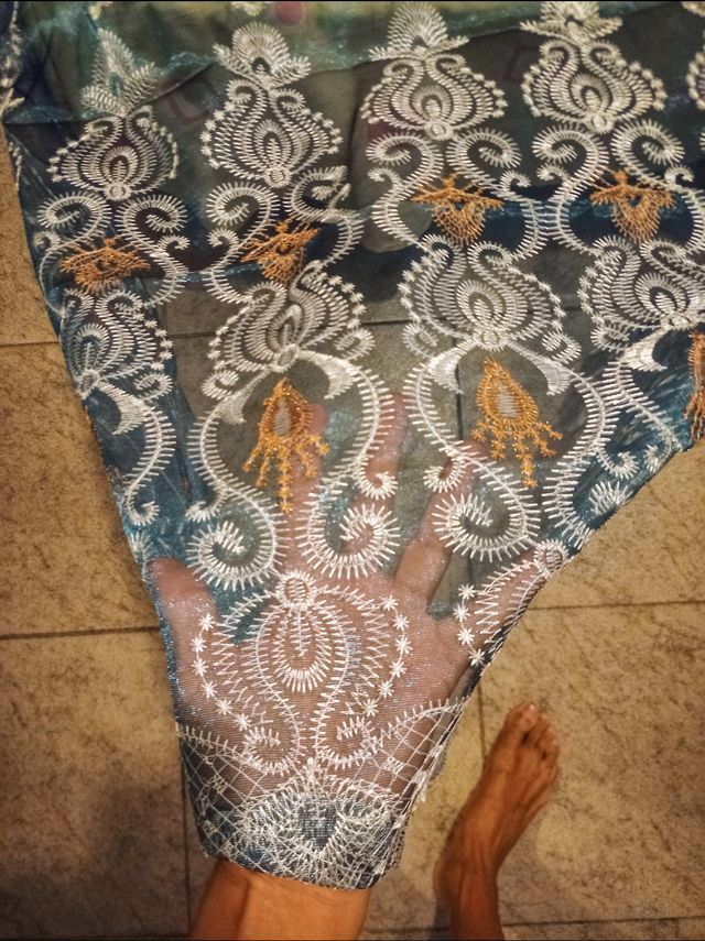 UNA CORTINA ESTILO NORUEGO 2.40 LARGO X 1.32 ANCHO